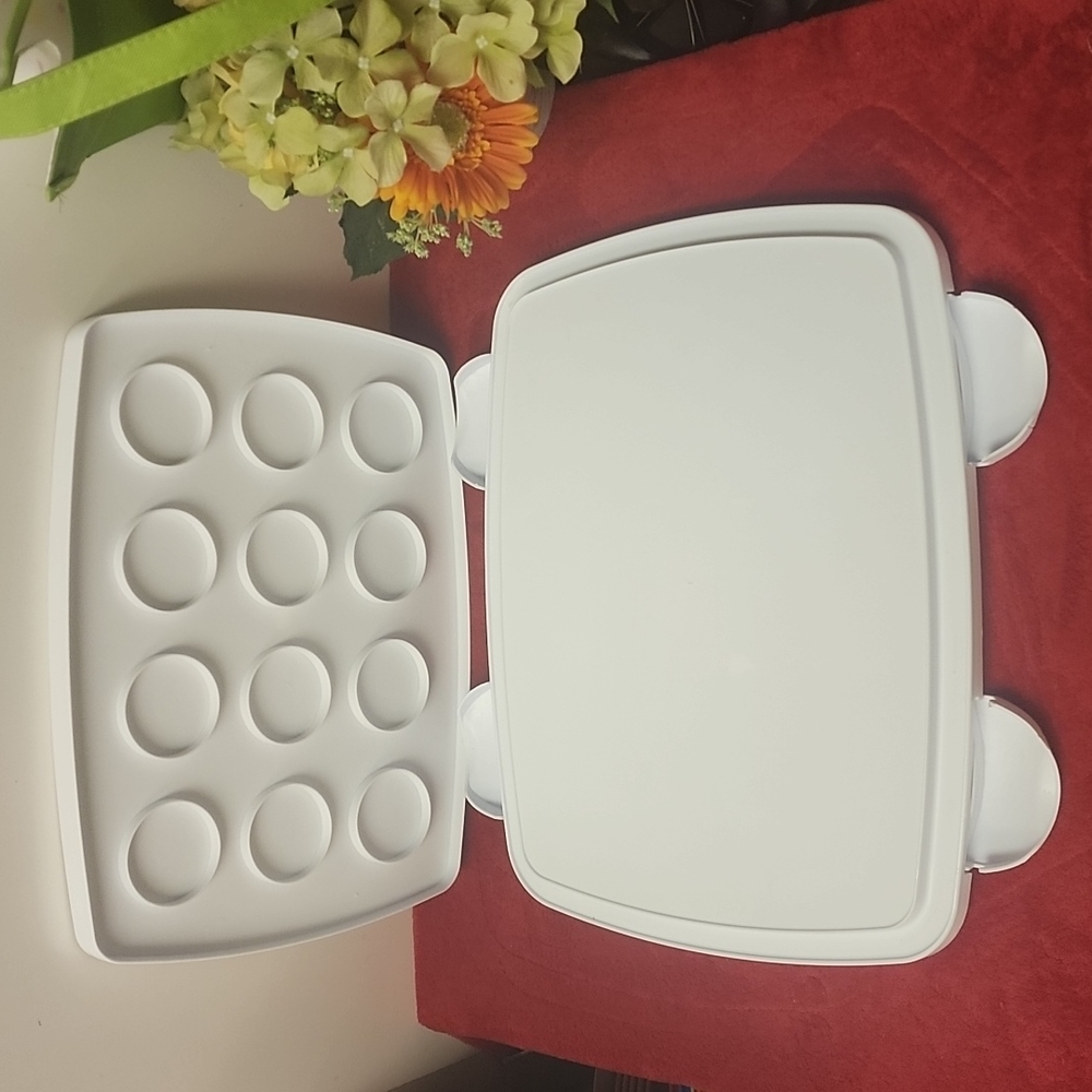 Wilton, Caddy Clear with Handle. Cake/Cupcakes Carier.